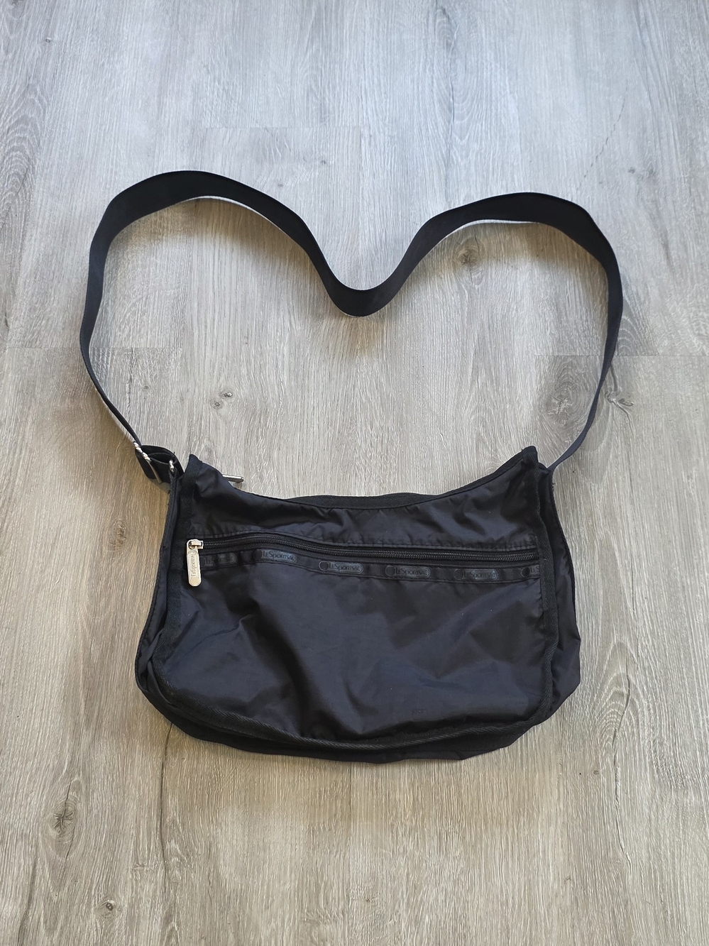 LeSportSac Womens Black Solid Crossbody Bag Zip Closure Silver Hardware Medium